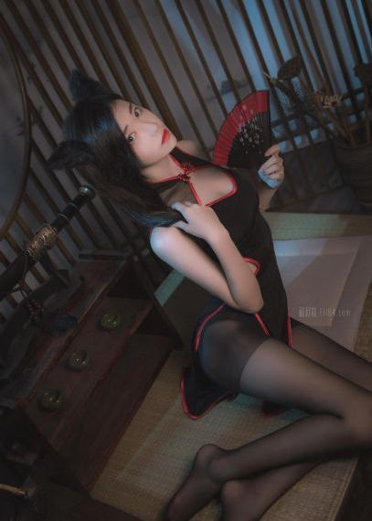 玩4p被3个男子伺候