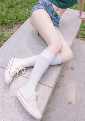 商务旅行戴帽子的同行
