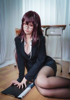 汤芳