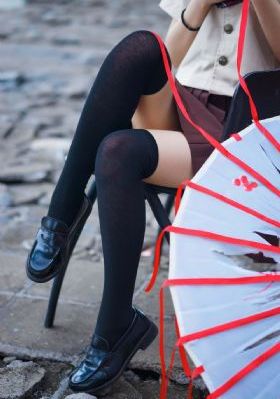 衣袖红镶边
